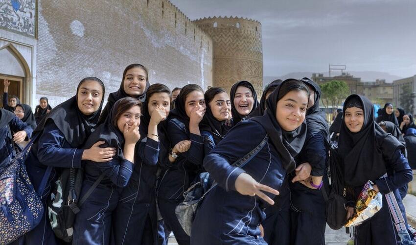 İranda məktəbli qızların zəhərlənməsi ilə bağlı 100dən çox adam həbs edilib
