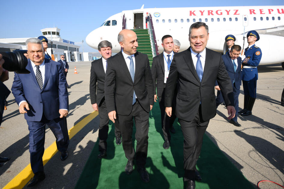 Qırğızıstan Prezidenti Azərbaycana səfərə gəlib  FOTO