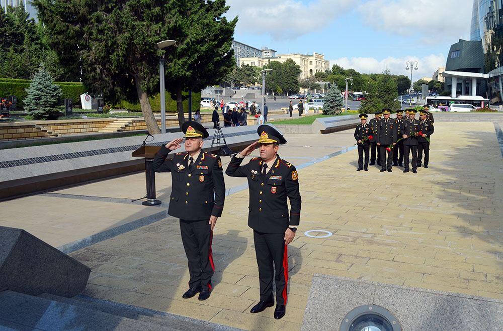 Müdafiə Nazirliyinin bir qrup hərbi qulluqçusu "Türk Şəhidliyi" abidəsini ziyarət etdi  FOTO