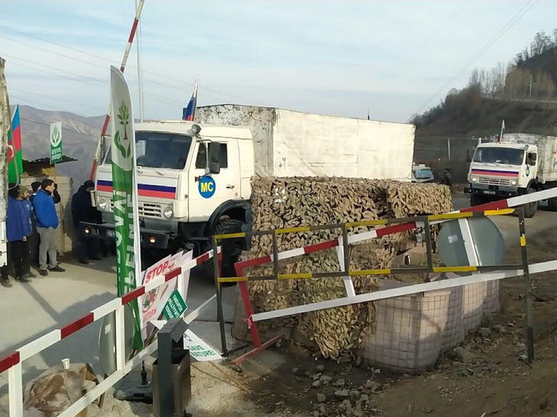 Sülhməramlıların daha 8 avtomobili Laçın yolundan maneəsiz keçdi  FOTO