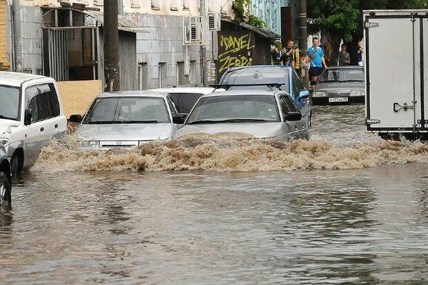 Leysan Krasnodarı nəhəng hovuza çevirdi