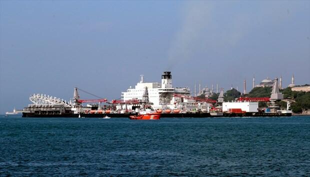 İstanbul boğazında gəmilərin hərəkəti