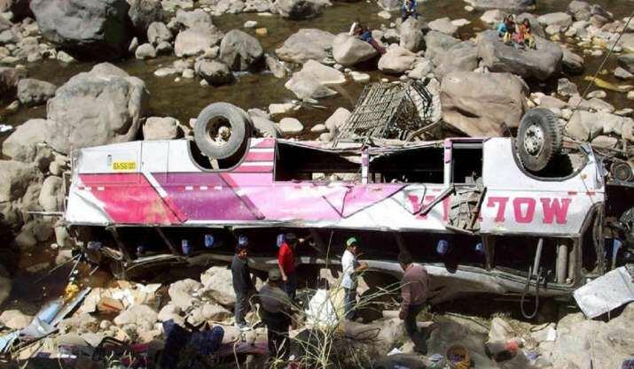 Ekvadorda avtobus qəzaya uğrayıb: 18 ölü