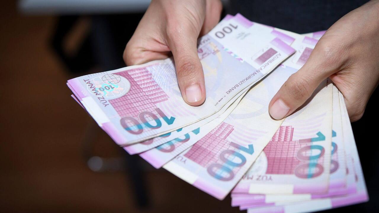 Bakıda 10000 manat pul tapıldı