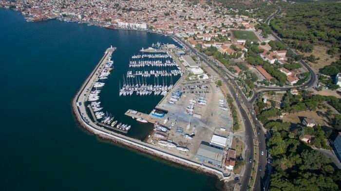 Yanvarmay aylarında Türkiyənin Ayvalık limanı yüzdən çox gəmi qəbul edib