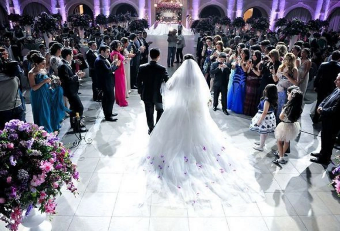 Məşhur model toya bu geyimdə gəldi, qonaqların gözü onda qaldı 