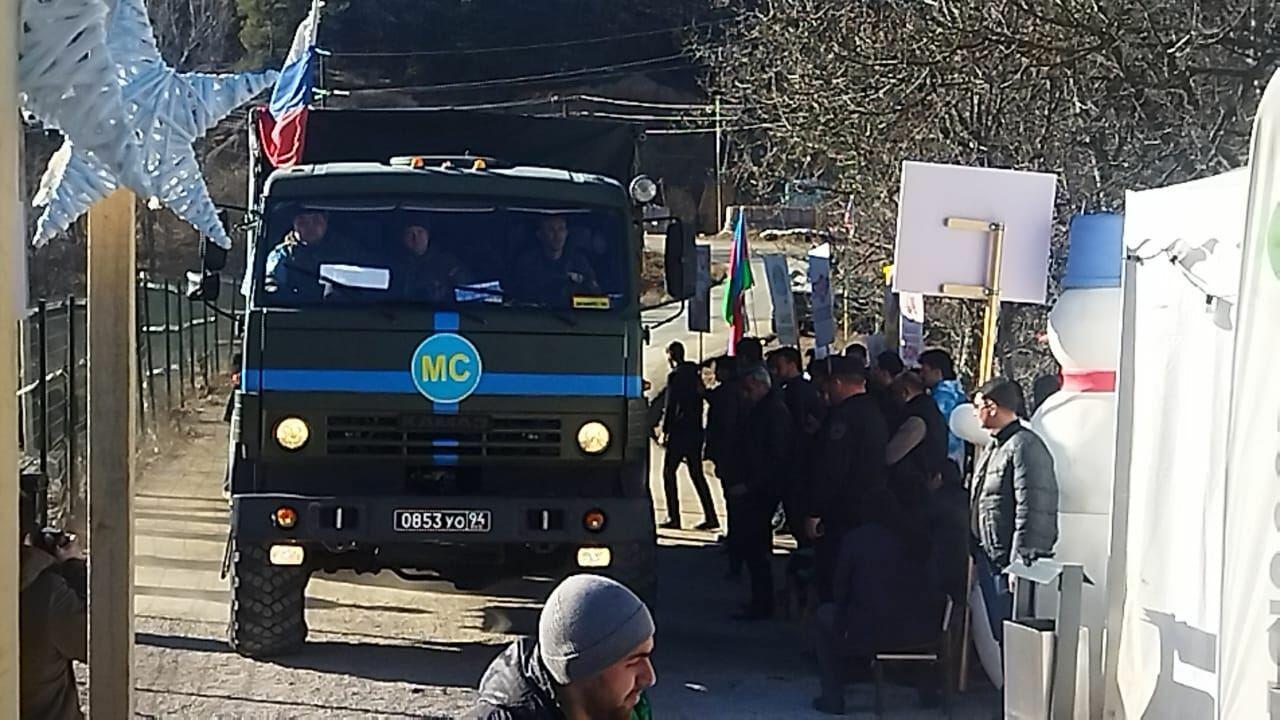 Sülhməramlılara aid növbəti təminat maşını Laçın yolundan keçdi  FOTO