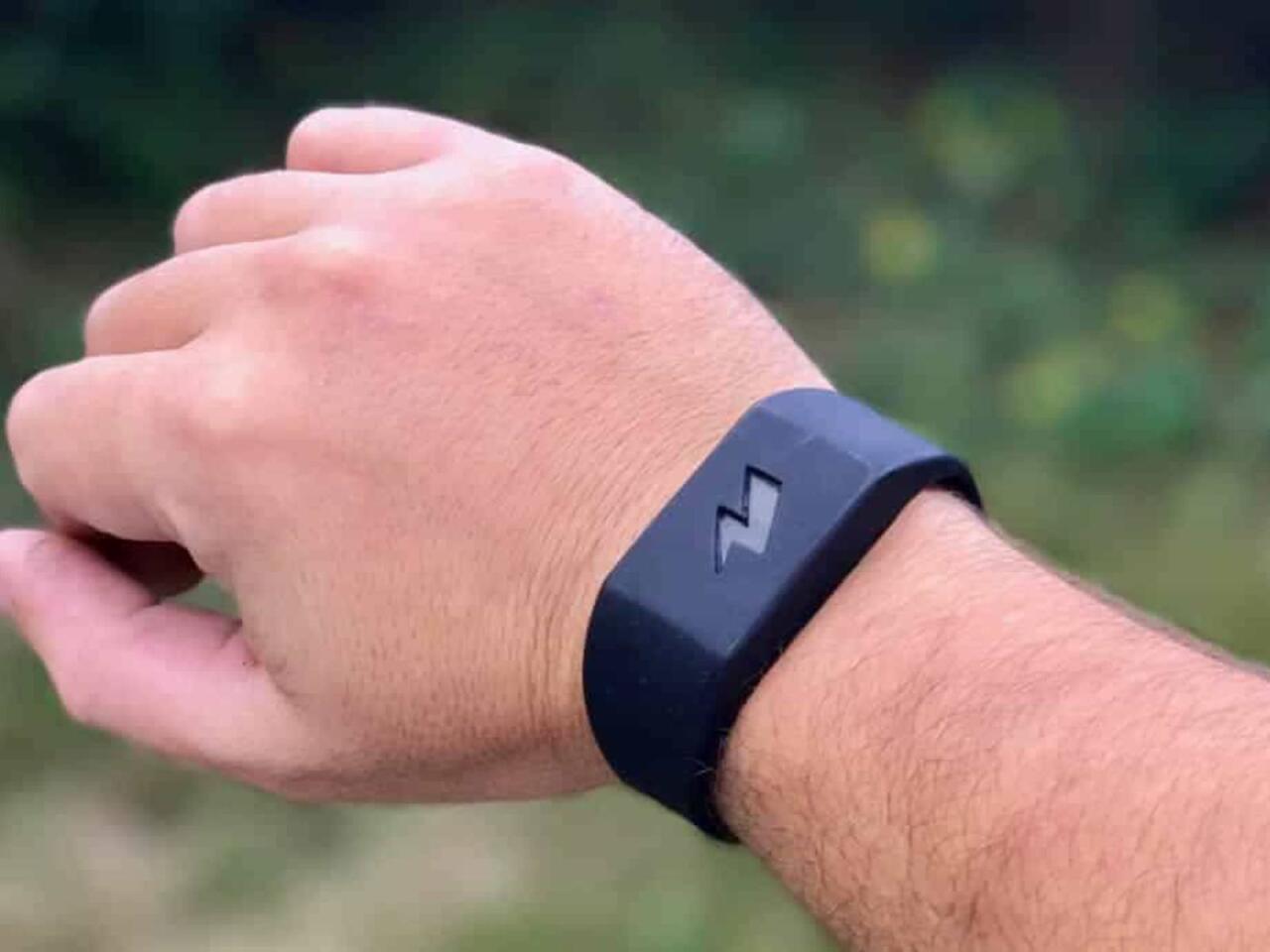 Söyüş söyəndə bədənə "tok" verən qolbaq hazırlandı