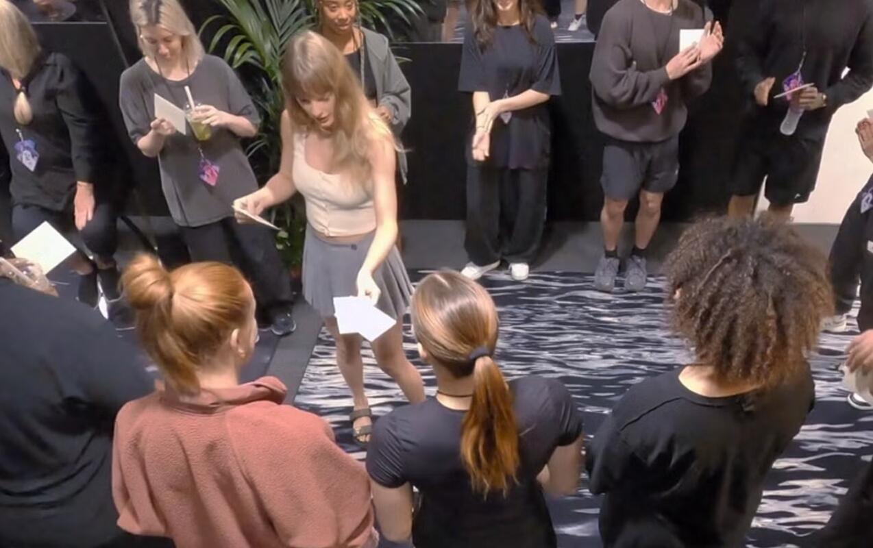 Komandasının hər &uuml;zv&uuml;nə 100 min dollar bonus payladı 