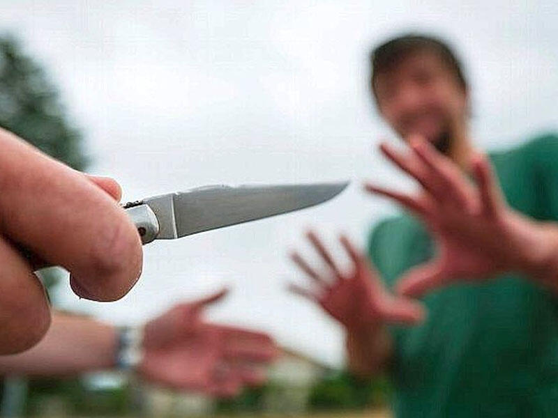 Qardaşını uşağının gözləri qarşısında öldürdü