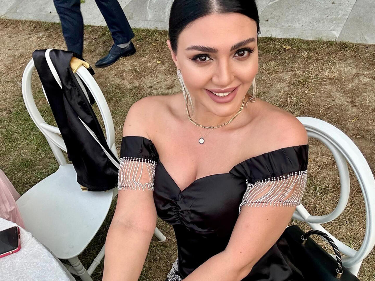 "M&uuml;ğənni həmkarım olan rəfiqəm ərimi əlimdən ALDI"