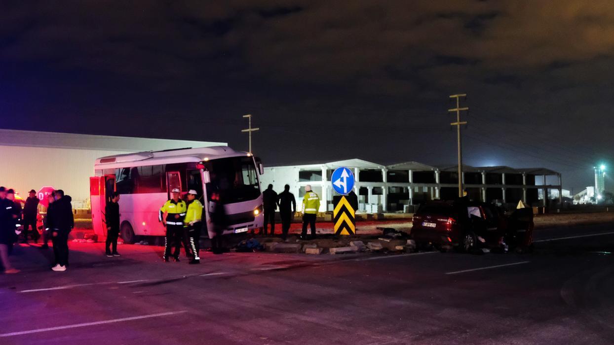 Türkiyədə ağır qəza  7si polis olmaqla 11 nəfər yaralandı  ölən var 