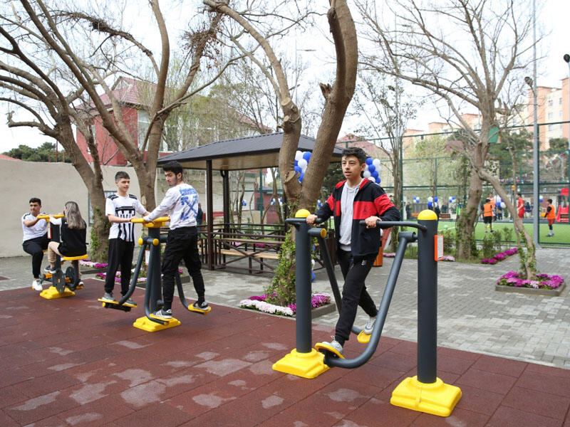 Bakıda “Bizim həyət” layihəsi çərçivəsində yeni həyət istifadəyə verilib 