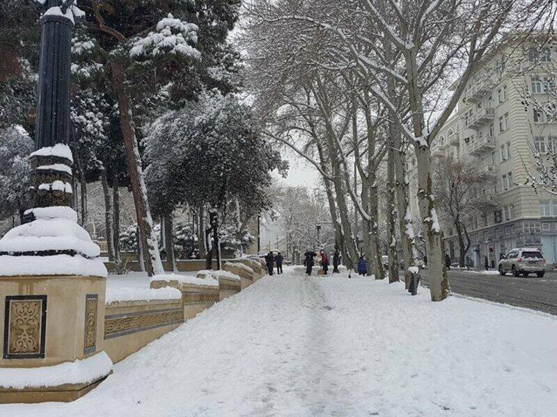 Bakıya güclü qar bu saatdan yağmağa başlayacaq 