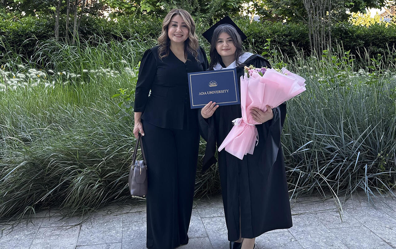 Həkimlər yanğında anası ölən qızı oyanmağa qoymur