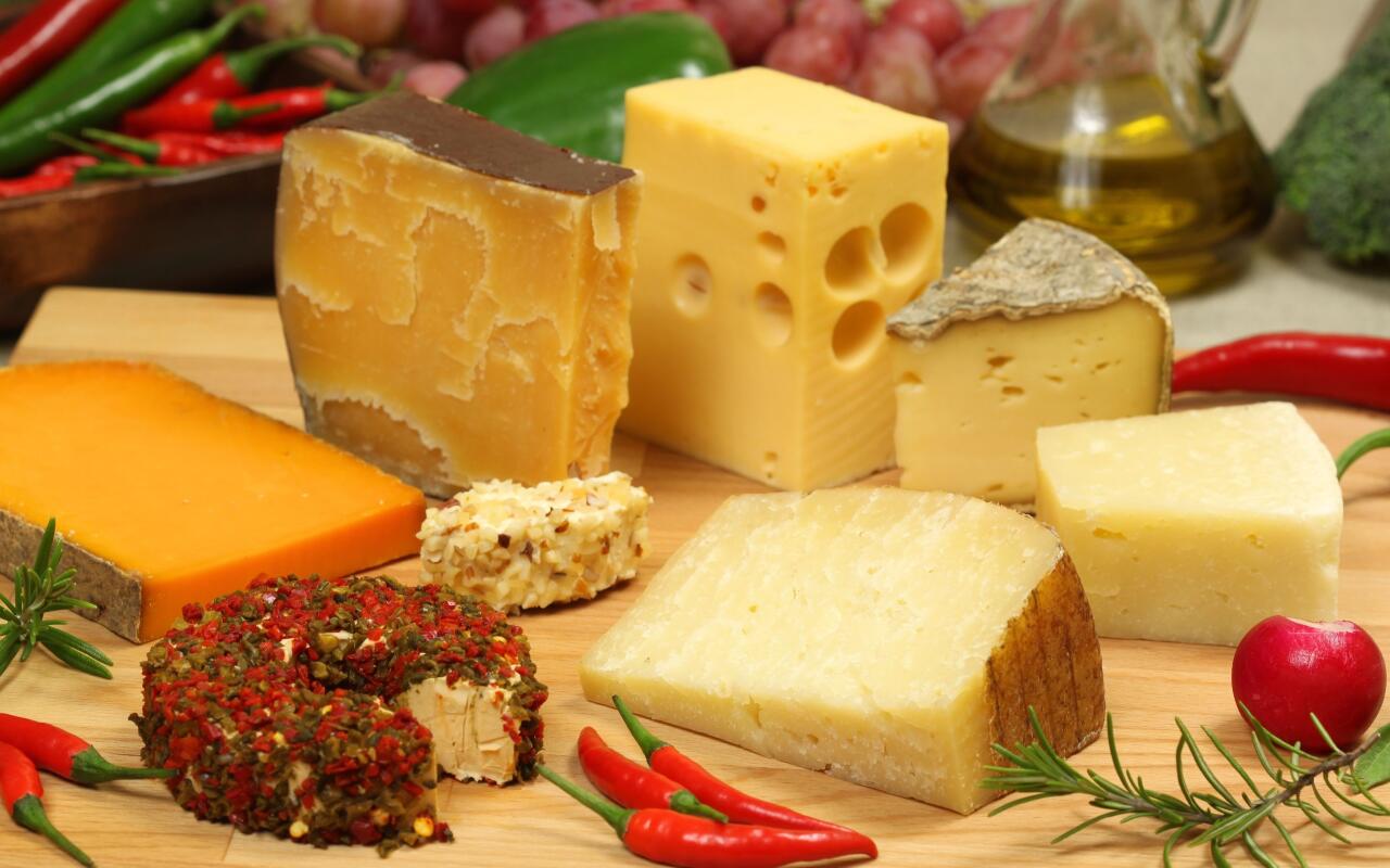 Parmesan pendiri əslində nədən hazırlanır?  şoka düşəcəksiniz