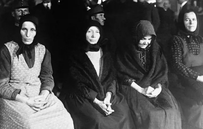 Macarıstanın “Qadınlar kəndi”: Yüzlərlə kişinin həyatına son qoyan dəhşətli tarix