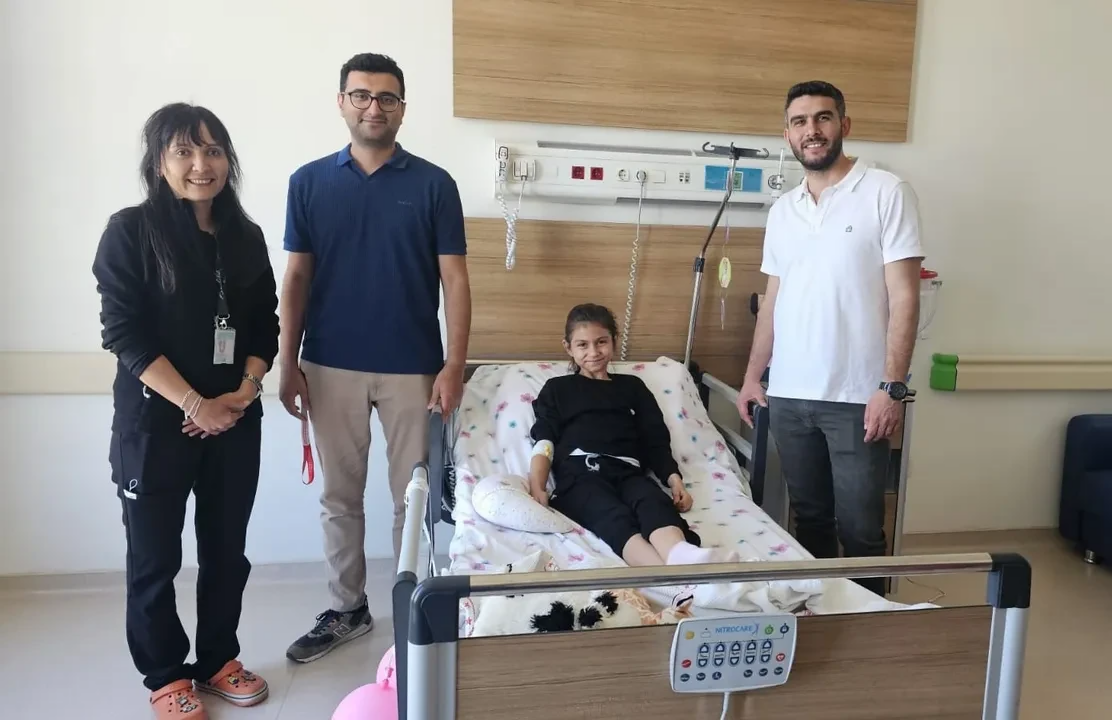 Ürəyi bulanırdı, 9 yaşlı qızın mədəsindən görün nə çıxdı  FOTO