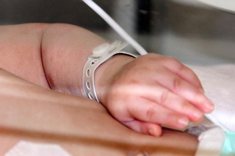 8 nəvəsi var, 10cu uşağını d&uuml;nyaya gətirdi 