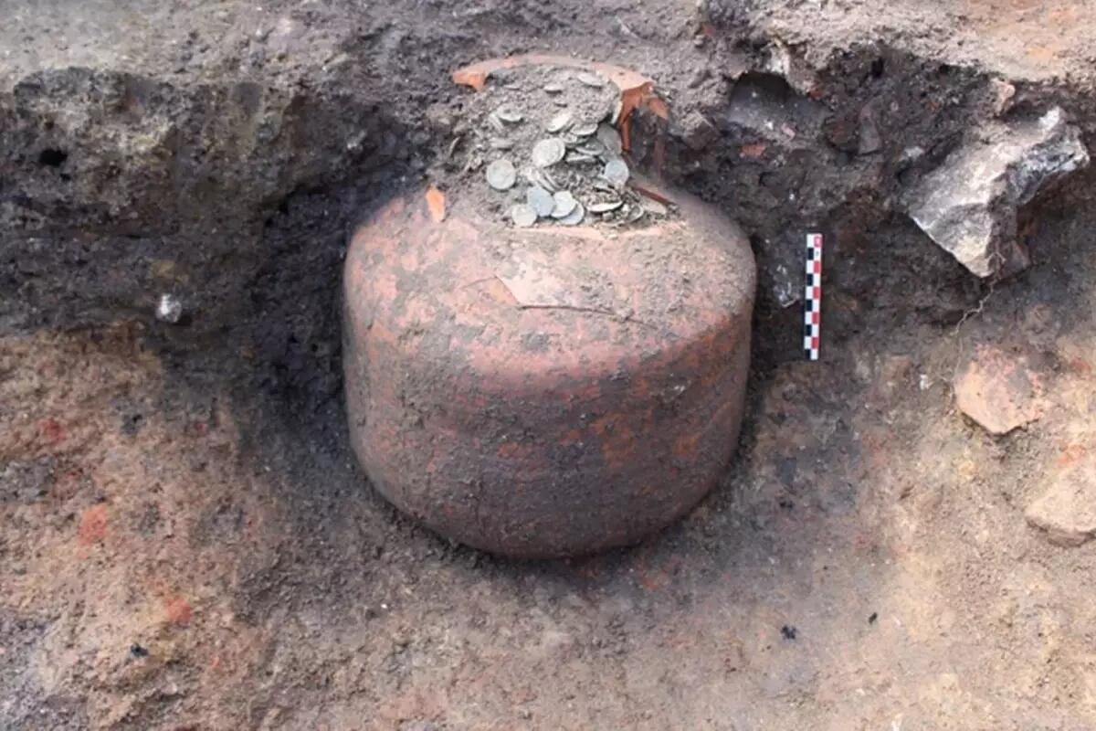Ev deyil, gizli bank imiş: Arxeoloji qazıntılarda 90 kilo sikkə tapıldı 
