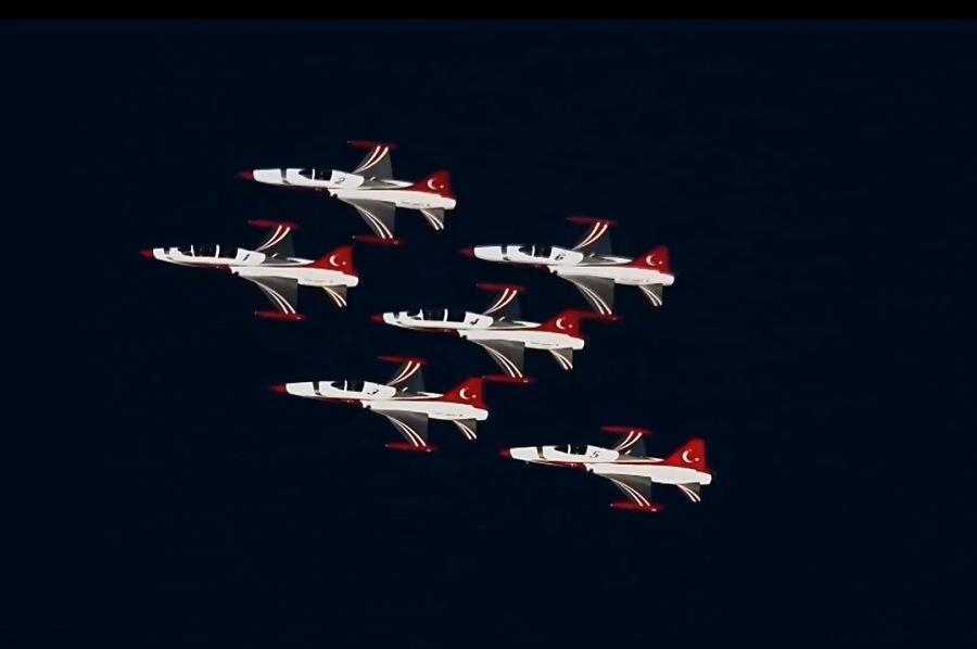 Bayraktar Akıncı türk pilotların Bakı səmasındakı şousunu çəkib  VİDEO