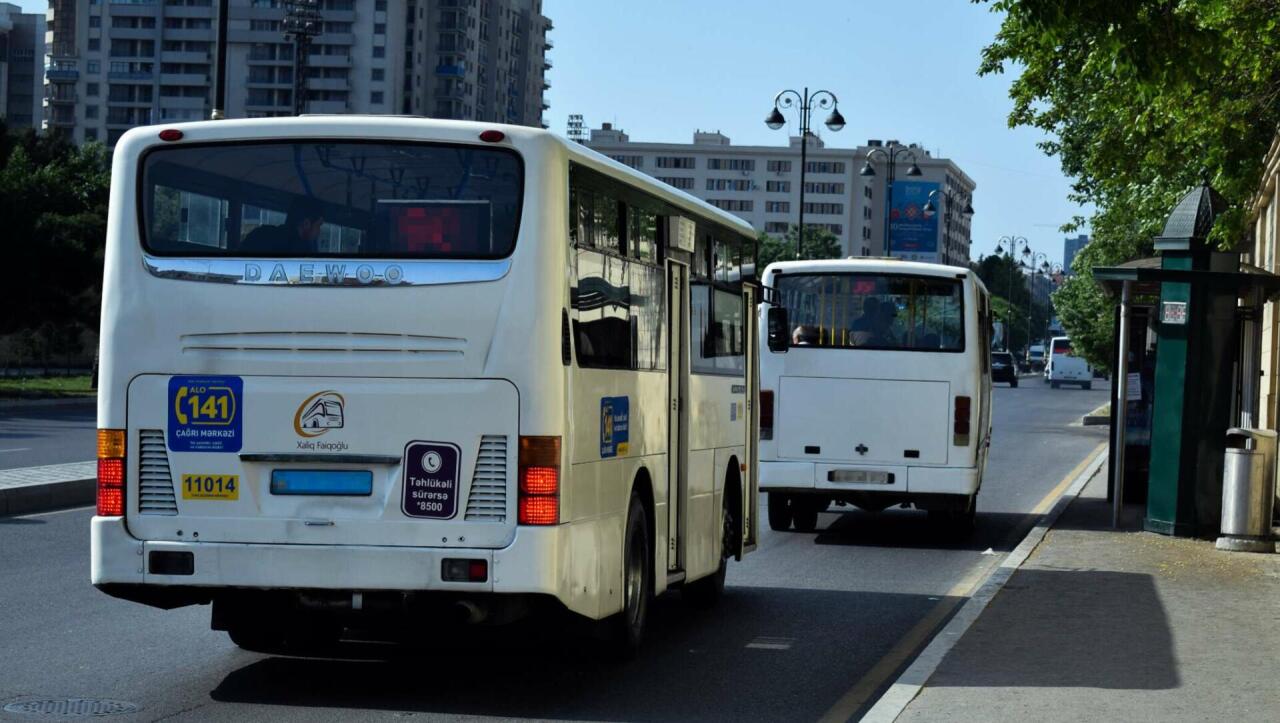 Bakıda sərnişin avtobusu beş avtomobilə çırpıldı 