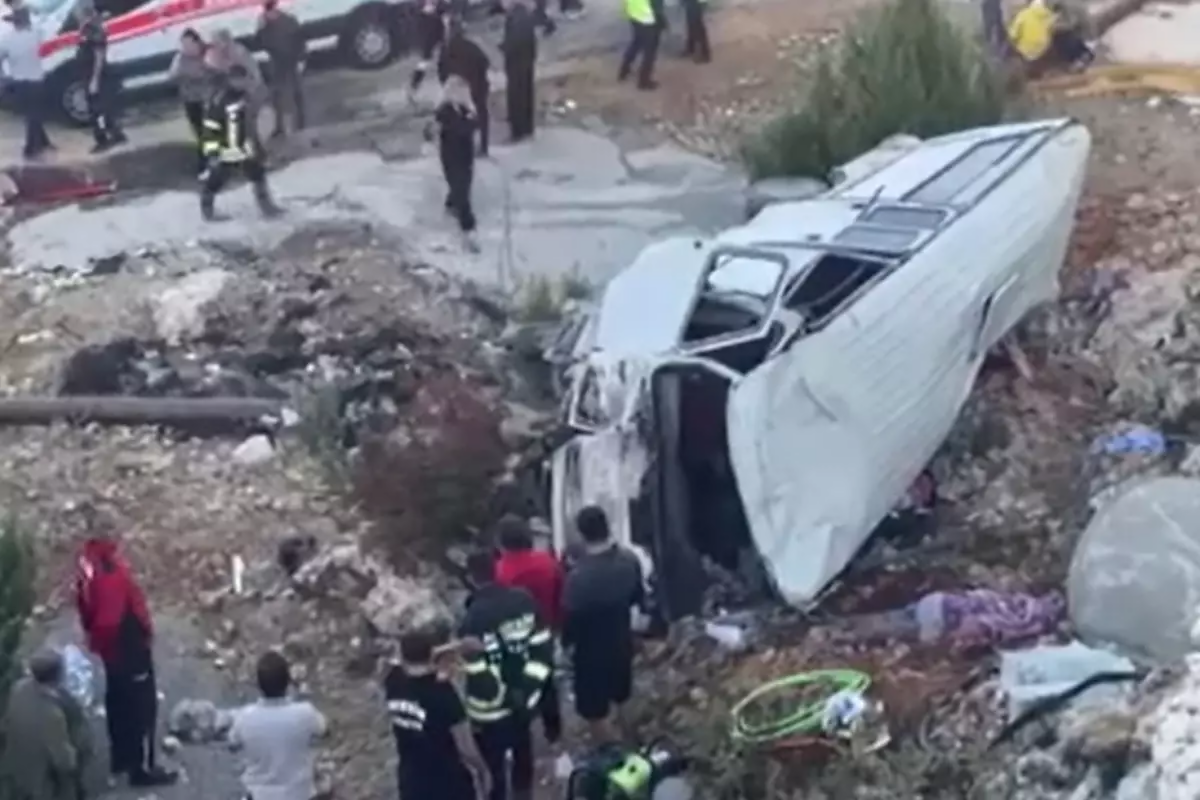 Türkiyədə avtobus xəndəyə yuvarlandı  5 ölü, 10dan çox yaralı var 