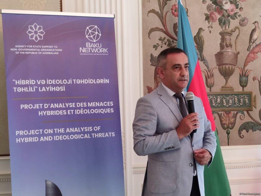 Süni maneələrə rəğmən Baku Network ilk dəfə olaraq şəhid jurnalistlərimizin xatirəsinə həsr olunmuş sərgi təşkil edə bildi  Sahil Kərimli  VİDEO  FOTO