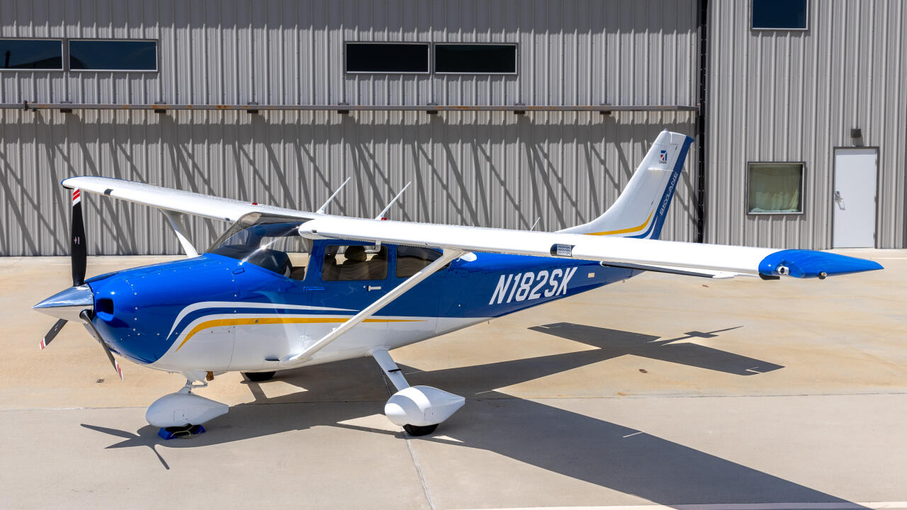 “Cessna 182” tipli təyyarə qəzaya uğradı 