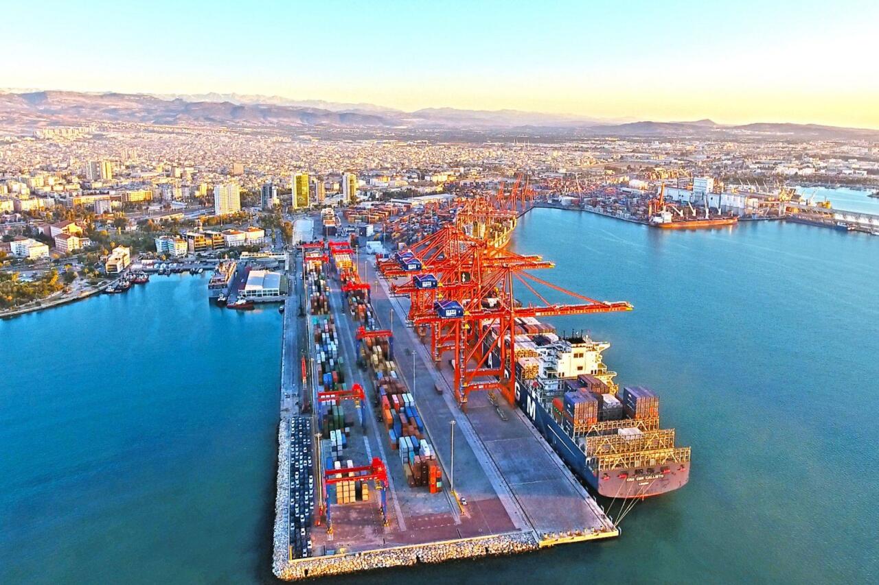 Türkiyənin Mersin limanı 2 mindən çox gəmi qəbul edib