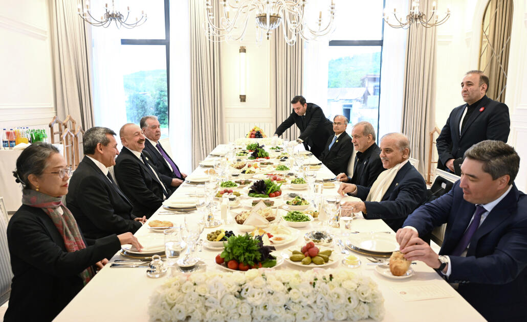 İlham Əliyevin adından İqtisadi Əməkdaşlıq Təşkilatının 17ci Zirvə görüşünün iştirakçılarının şərəfinə rəsmi nahar verilib 
