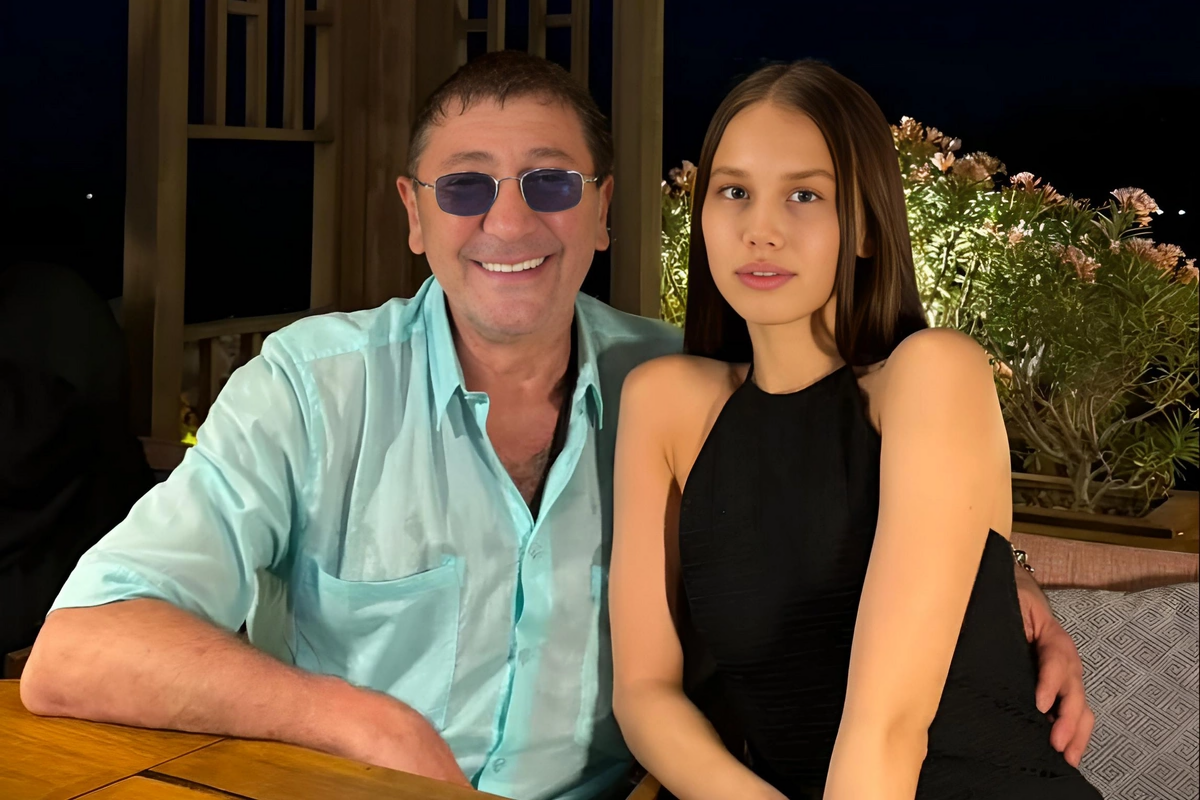 62 yaşlı Xalq artisti toyu &uuml;&ccedil;&uuml;n Putindən icazə alacaq: 19 yaşlı qızla EVLƏNİR