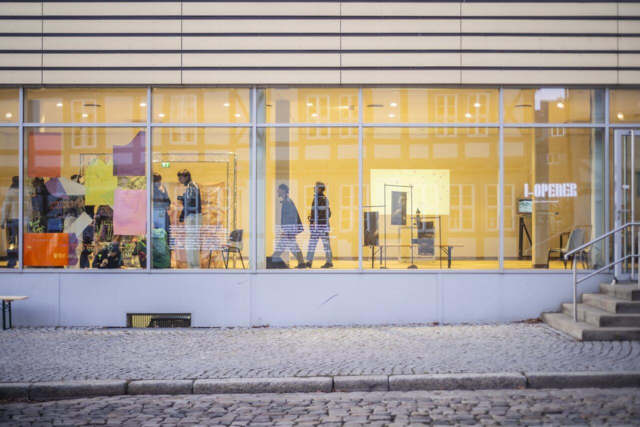 Almaniyada azərbaycanlı kuratorluqla &ldquo;Tənhalıq D&ouml;vr&uuml;ndə İnsan və Təbiət&rdquo; sərgisi ke&ccedil;irildi  FOTO