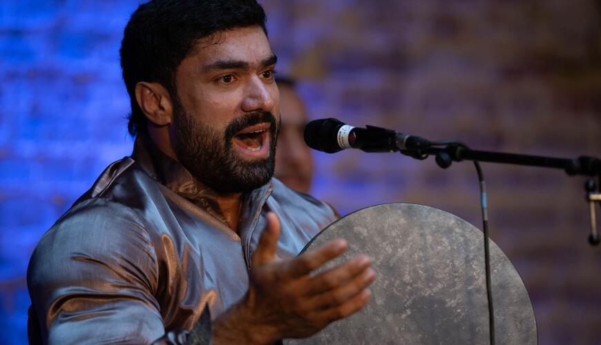 Xanəndə Şakiranın mahnısını oxudu 