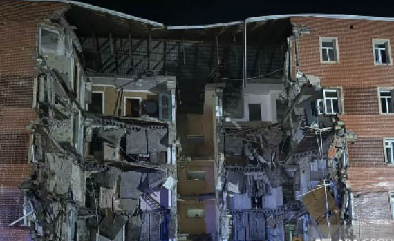 Azərbaycanda yaşayış binası çökdü 