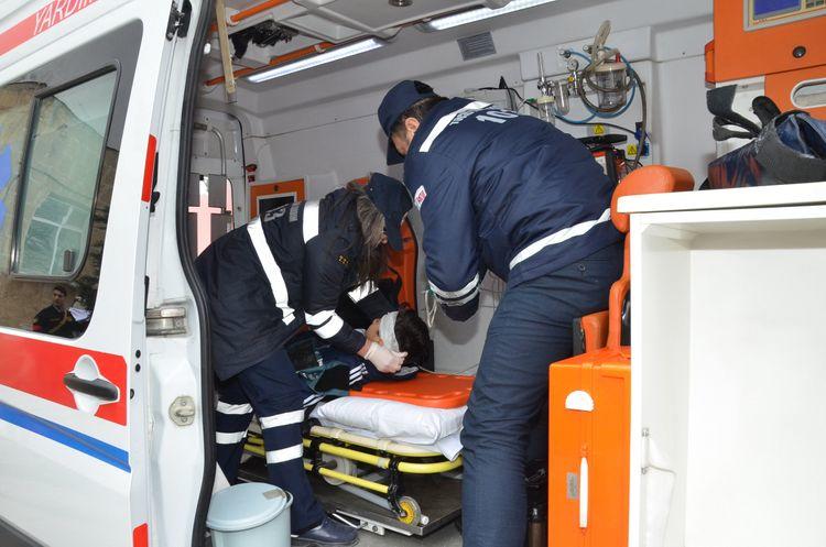 Sabirabadda ambulans qəzaya düşüb 