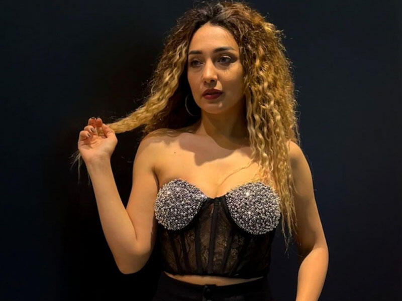 Azərbaycanlı müğənni estetik əməliyyatla TANINMAZ HALA düşdü 