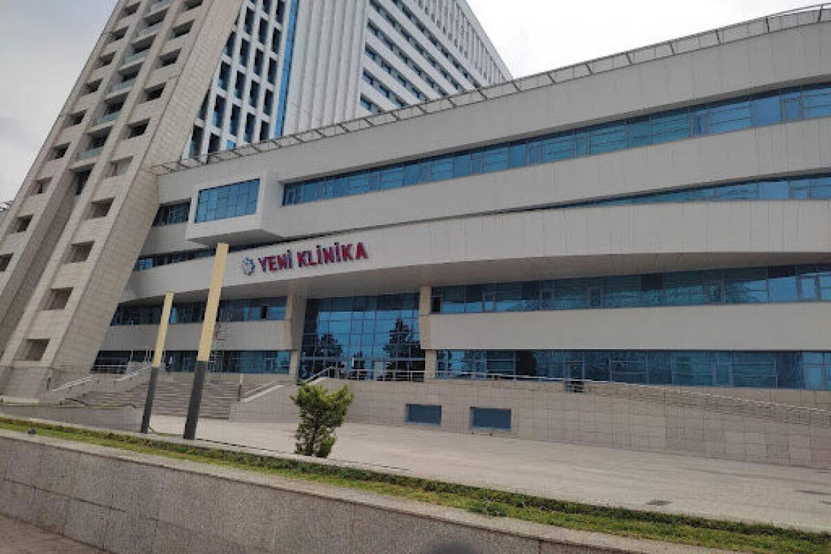 “Yeni Klinika”da 5 saatdır xəstəyə baxan yoxdur  ŞİKAYƏT