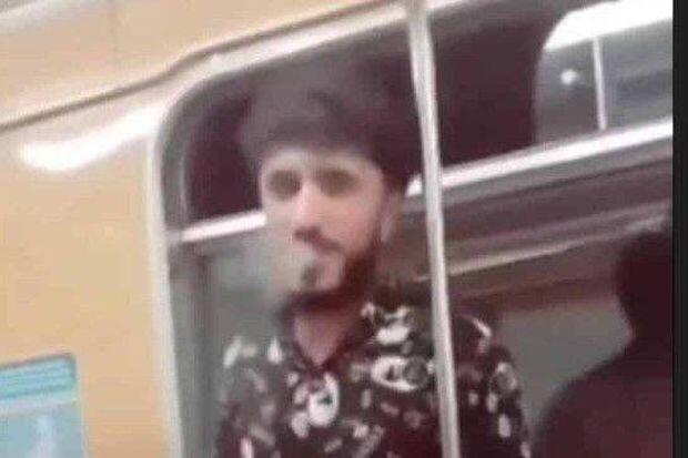 Metroda siqaret çəkən şəxs saxlanıldı  FOTO