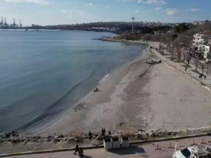 İstanbulda İLGİNC OLAY: Mərmərə dənizi 25 metr geri çəkildi 