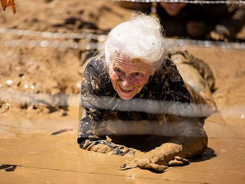 83 yaşlı qadın dünyanın ən çətin yarışında iştirakı ilə hər kəsi heyrətləndirdi 