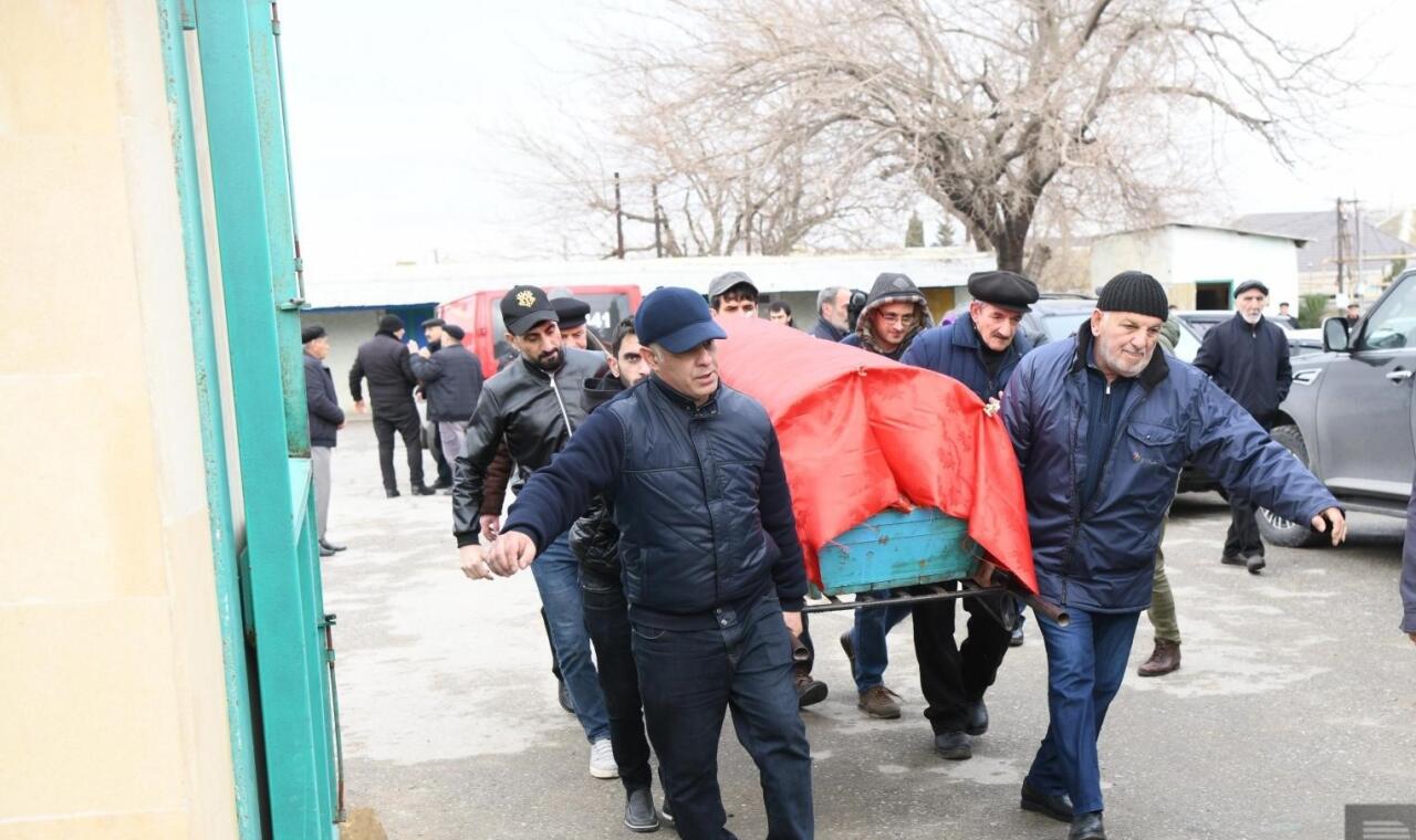 Çimnaz torpağa tapşırıldı  Dəfndən FOTOlar