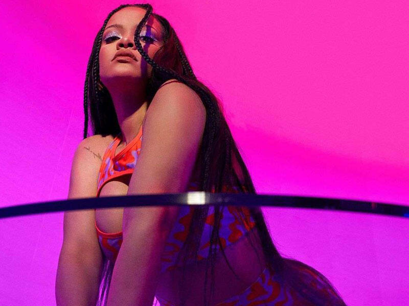 Rihanna sevgililər günü alt paltarı kolleksiyasını təqdim etdi  FOTO