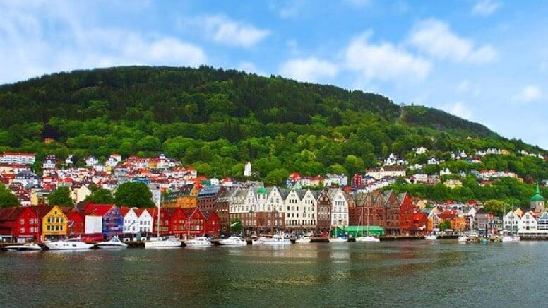 Yer&uuml;z&uuml;ndə gecənin olmadığı və g&uuml;nəşin həftələrlə batmadığı &ouml;lkə