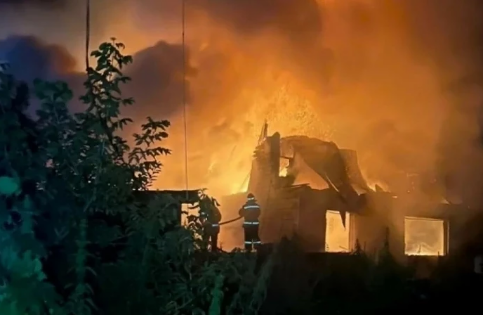 Qazaxıstanda güclü yanğın: 9u uşaq olmaqla 12 nəfər öldü