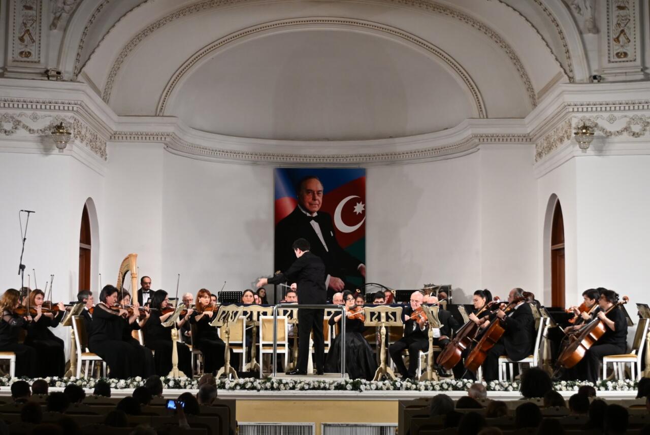 Ümummilli Lider Heydər Əliyevin əziz xatirəsinə həsr olunmuş anım gecəsi keçirilib  FOTO