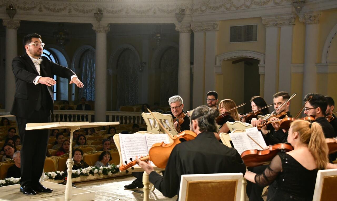 Amerikalı dirijor Sixto Montesinos’un rəhbərliyi ilə Q.Qarayev adına Dövlət Kamera Orkestrinin konserti baş tutdu  FOTO