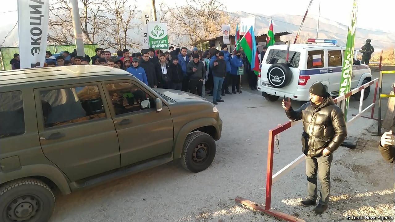 Sülhməramlılara aid avtomobillər Laçın yolundan maneəsiz keçdi  FOTO