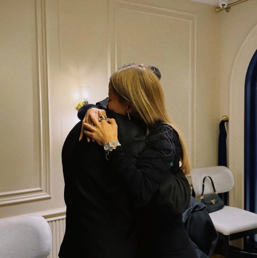 Məşhur t&uuml;rk m&uuml;ğənni ƏRƏ GEDİR 