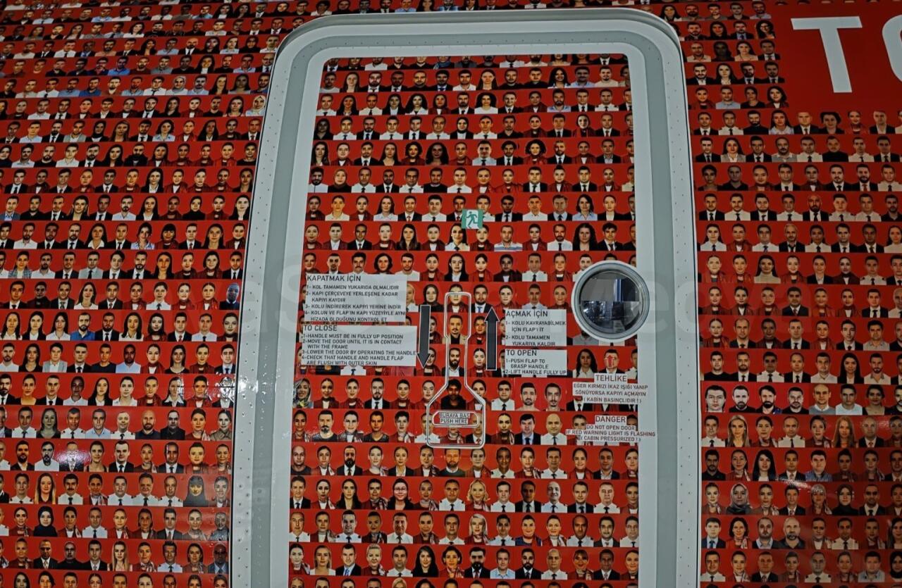 100 min iş&ccedil;inin şəklini təyyarəyə vurdular 